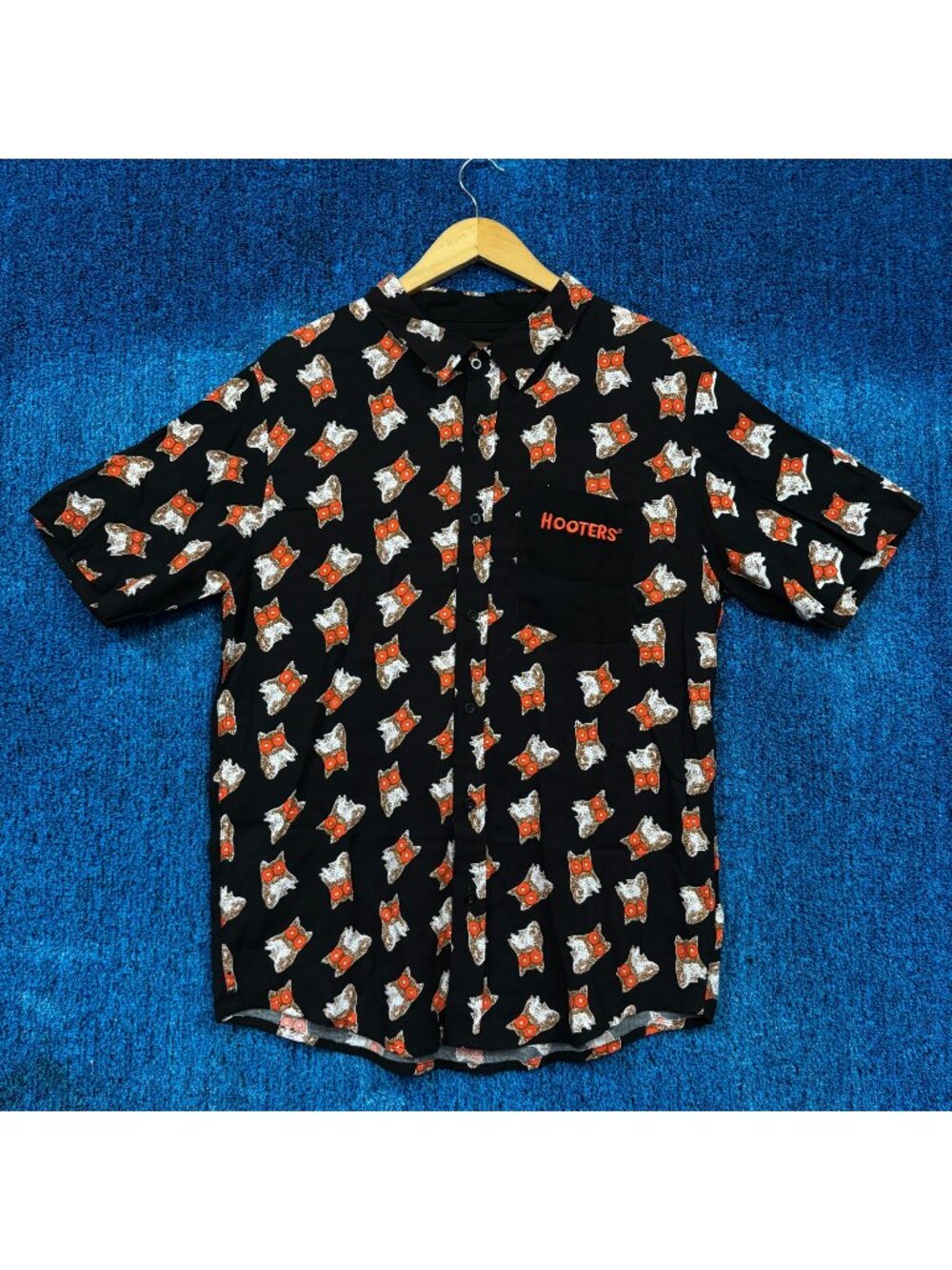 Hooters Self Titled Graphic Button Up Shirt Size Medium
